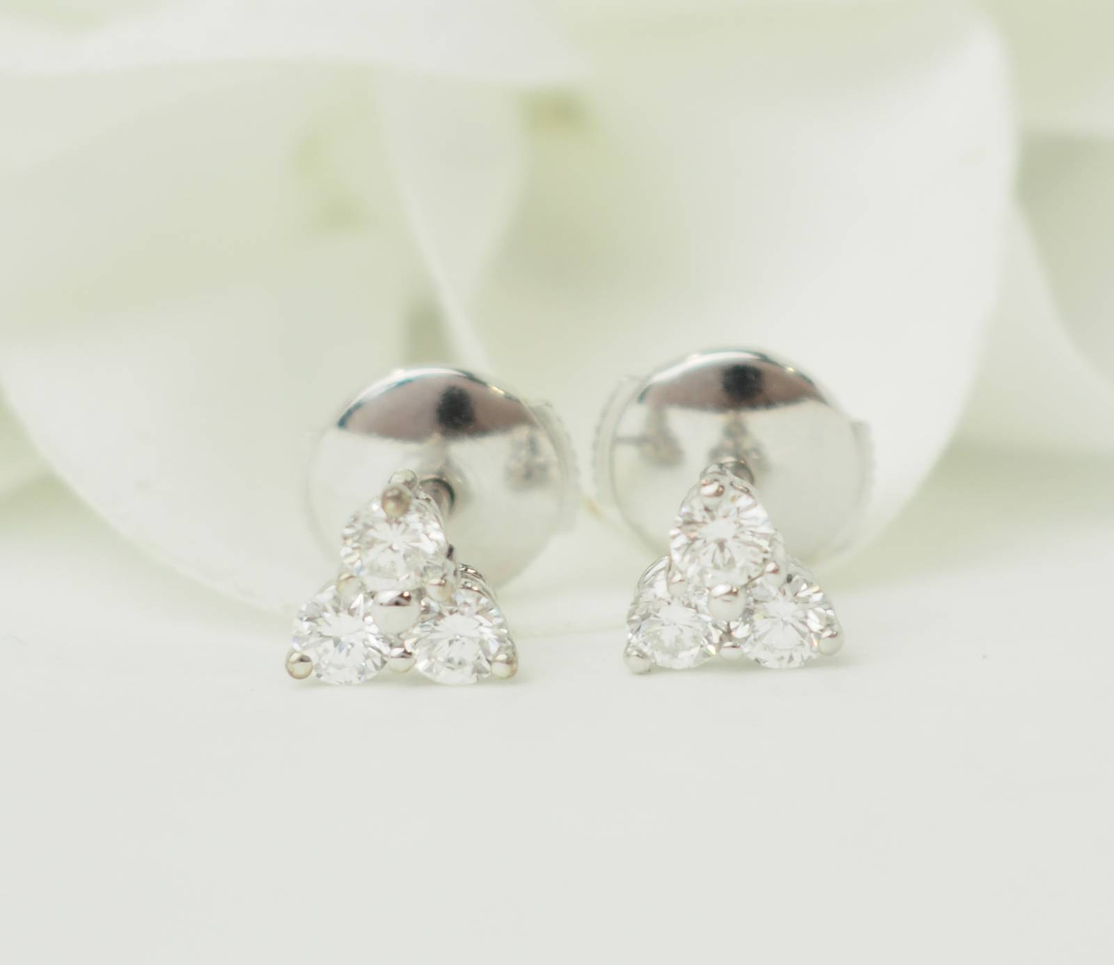 puces d’oreilles en diamants