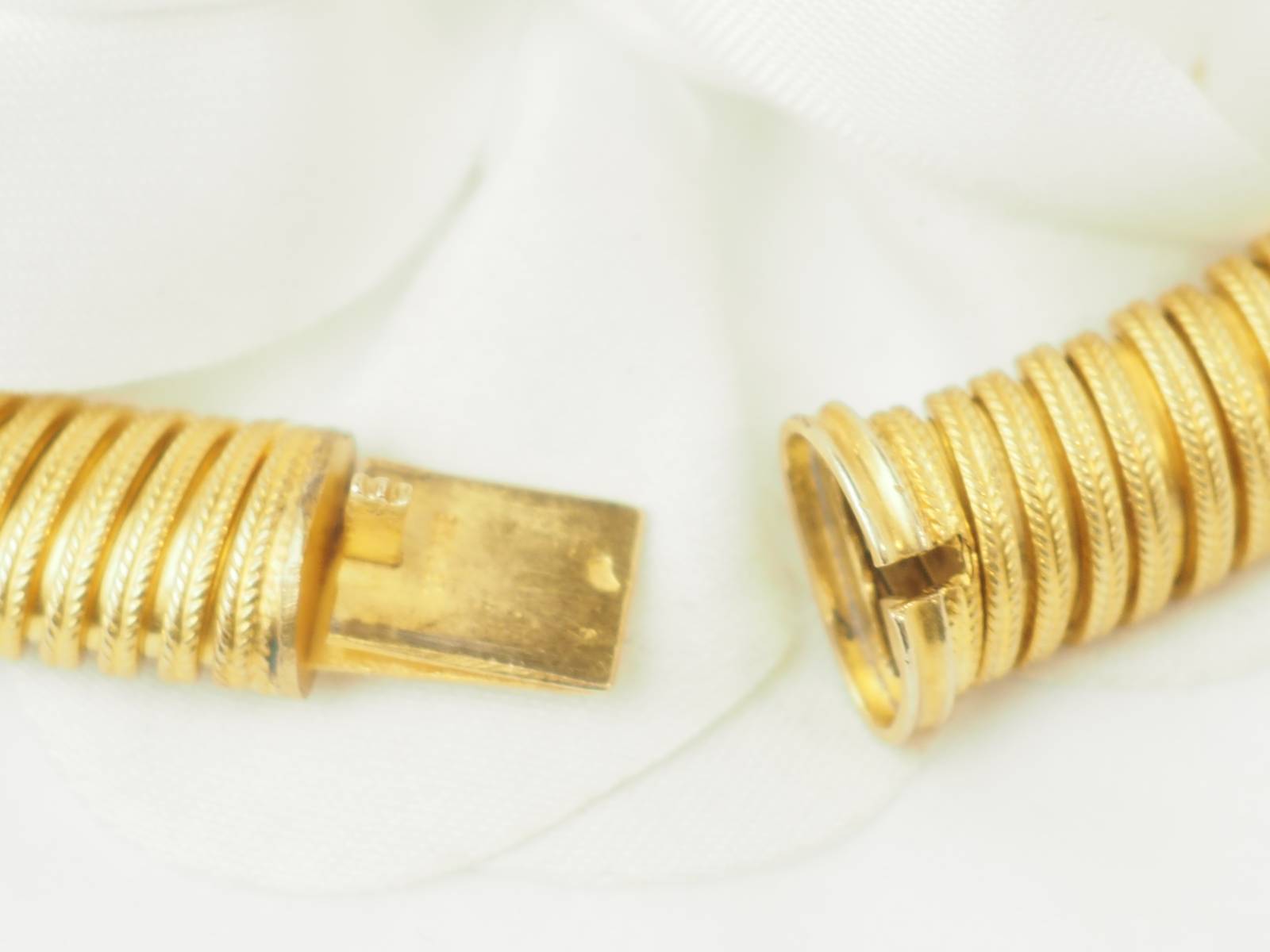 Collier or jaune 18k design intemporel