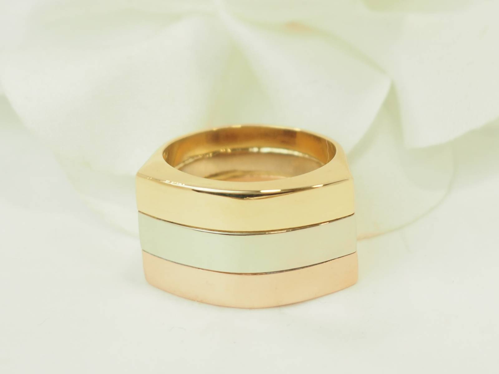 bague large design moderne