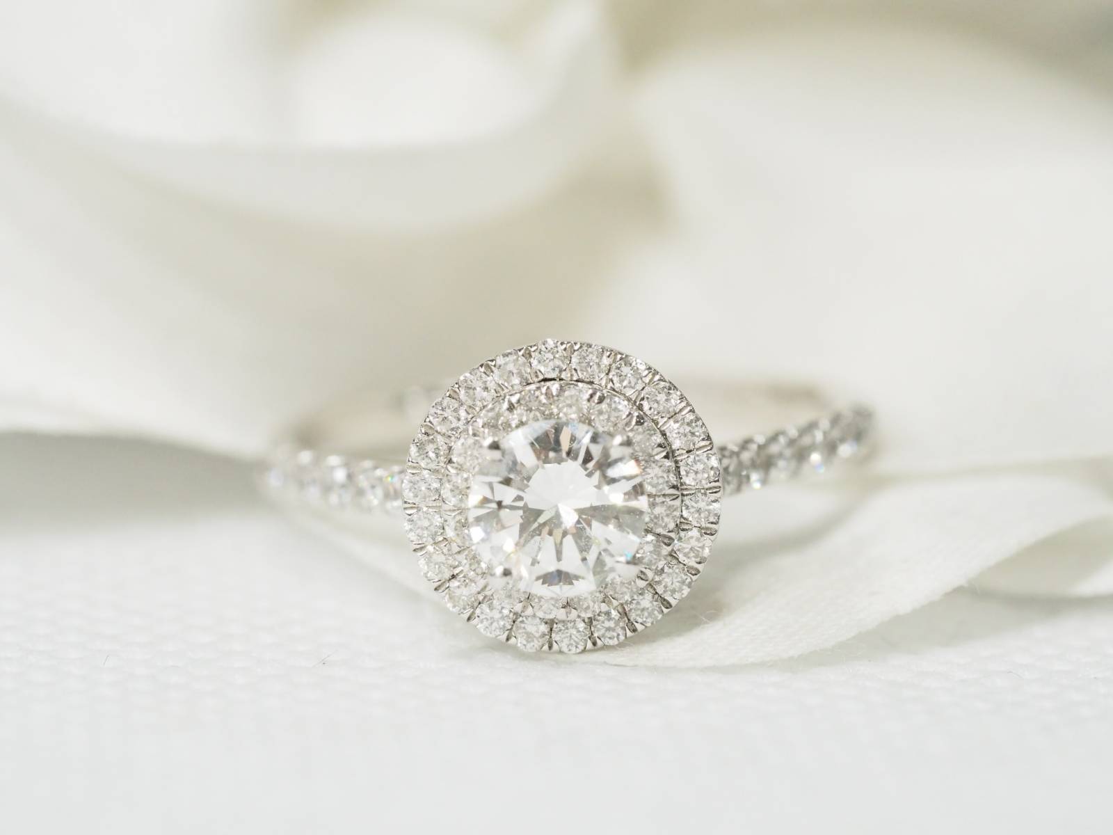 Rachat de solitaire en or et diamants à Marseille