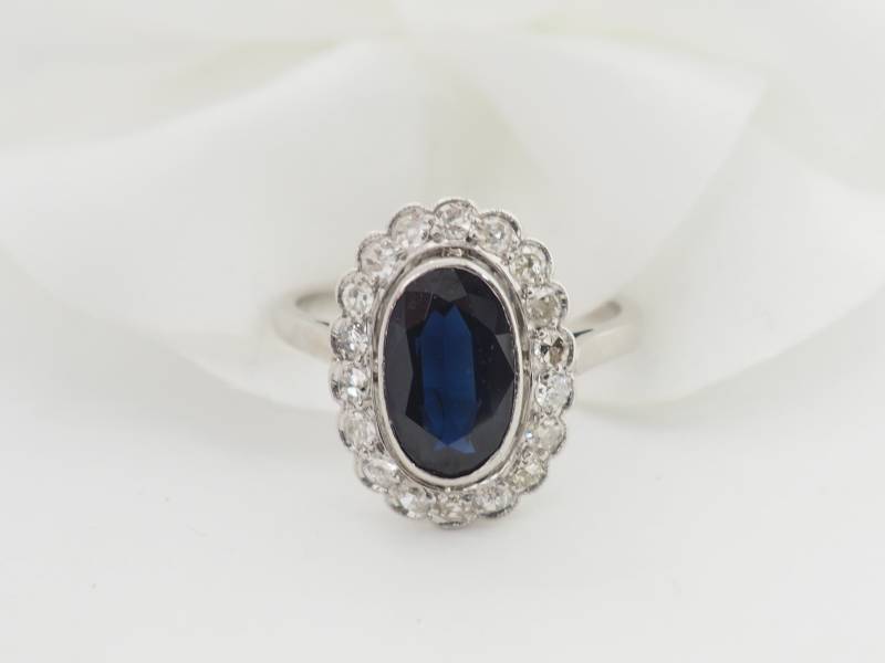 Bague Pompadour en or blanc, saphir et diamants