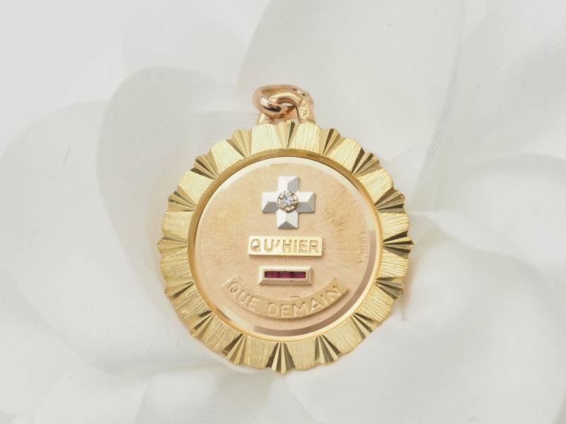 Pendentif Augis en or jaune, rubis et diamant en vente à Marseille - rf 33187