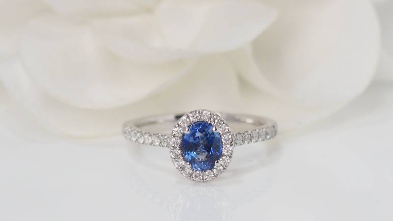 Bague en platine saphir de ceylan et diamants 