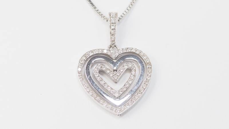 Collier pendentif multi Coeurs en or blanc et diamants en vente à Marseille - rf 21089