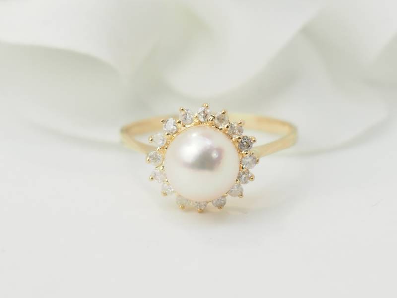 Bague marguerite en or jaune et perle Akoya en vente à Marseille