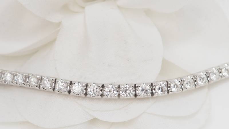 Bracelet rivière en or blanc et diamants en vente à Marseille