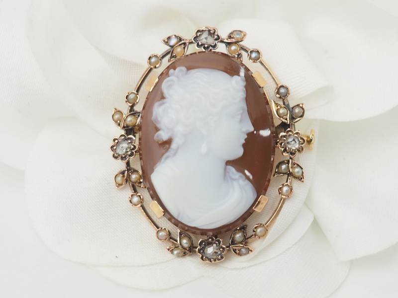 Broche ancienne camée sur cornaline en or rose diamants et perles fines en vente à Marseille - rf 33205