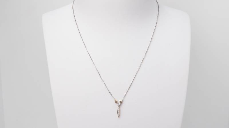 Collier en or bicolore et diamants en vente à Mareille