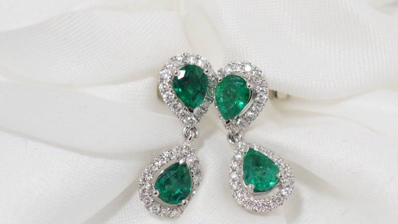 Pendants d'oreille en or blanc, émeraudes et diamants en vente à Marseille - Réf 31131