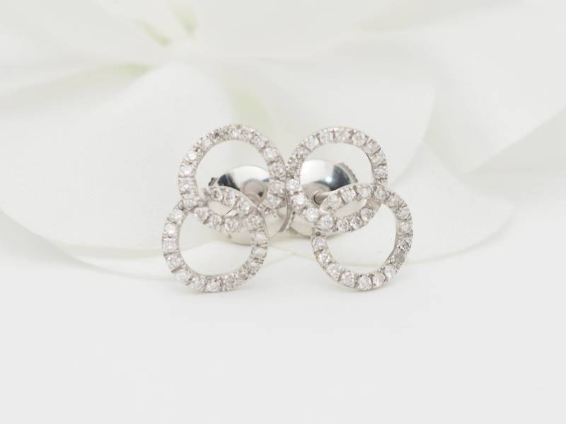 Boucles d'oreilles en or blanc et diamants en vente à Marseille - rf 33133