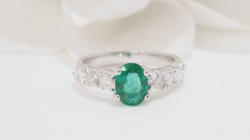 Bague en or blanc et diamants en vente à maserille