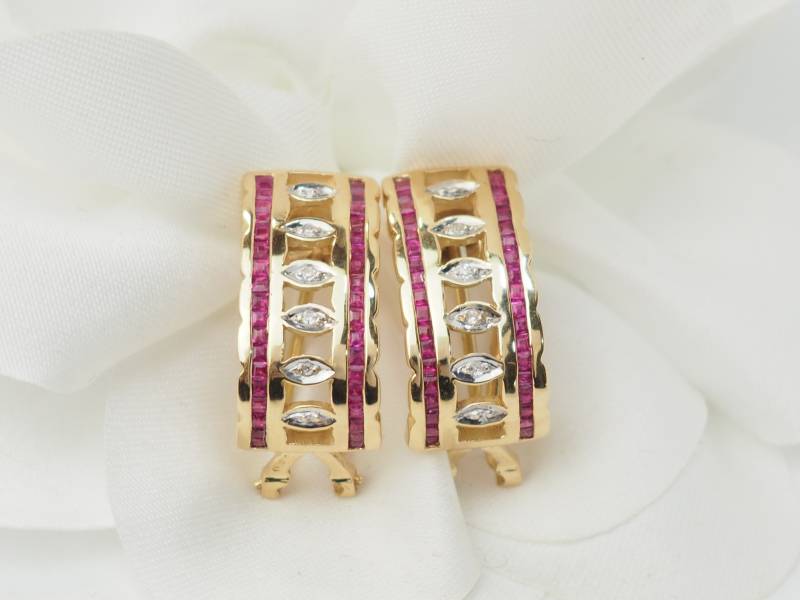 Boucles d'oreilles ajourés en or jaune et rubis en vente à Marseille