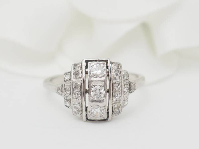 Bague Art Déco en or blanc, platine et diamants en vente  à Marseille - rf 33255