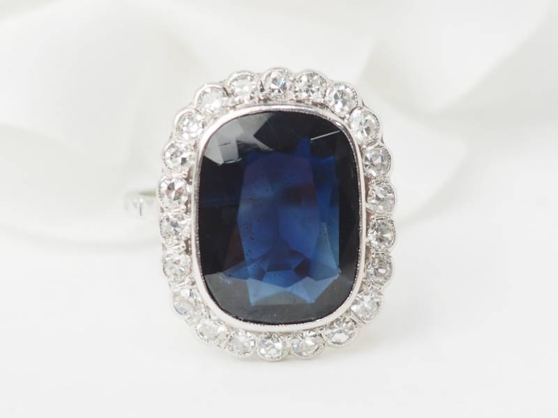 Bague Pompadour en or blanc et saphir en vente à Marseille