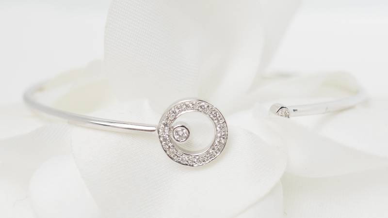 Bracelet en or blanc et diamants en vente à Marseille