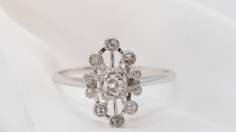 Bague ancienne en or gris et diamant