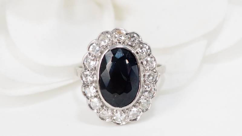 Bague Pompadour en platine saphir et diamants en vente à Marseille - rf 32635