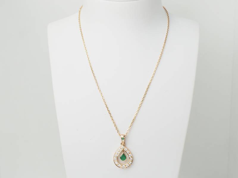 Pendentif en or jaune, émeraude et diamants en vente à Marseille