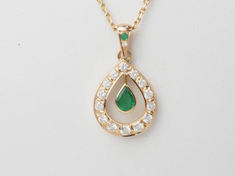Pendentif en or jaune, émeraude et diamants en vente à Marseille - rf 33327
