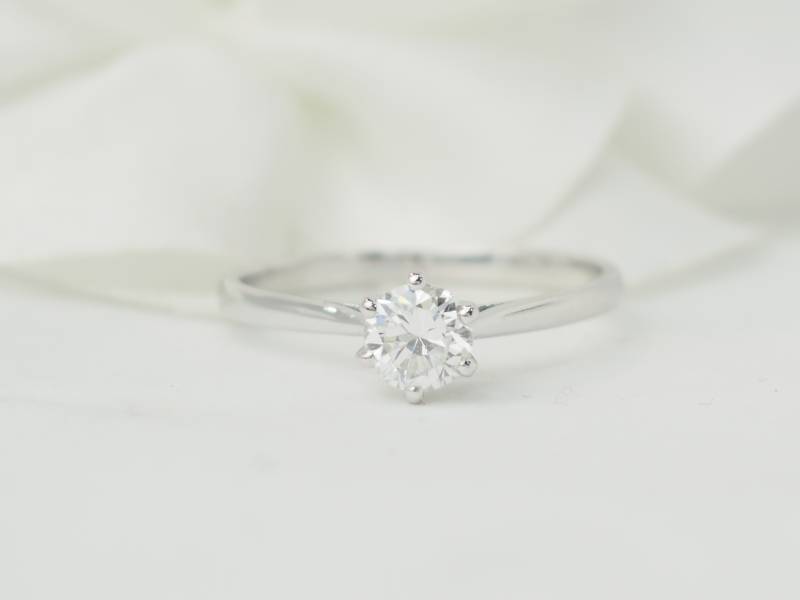 acheter un solitaire en or blanc et diamants à marseille