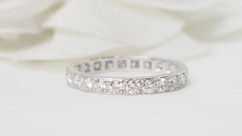 Alliance vintage tour complet en or blanc et diamants