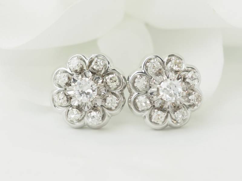 Boucles d'oreilles marguerites en or blanc et diamants en vente à Marseille
