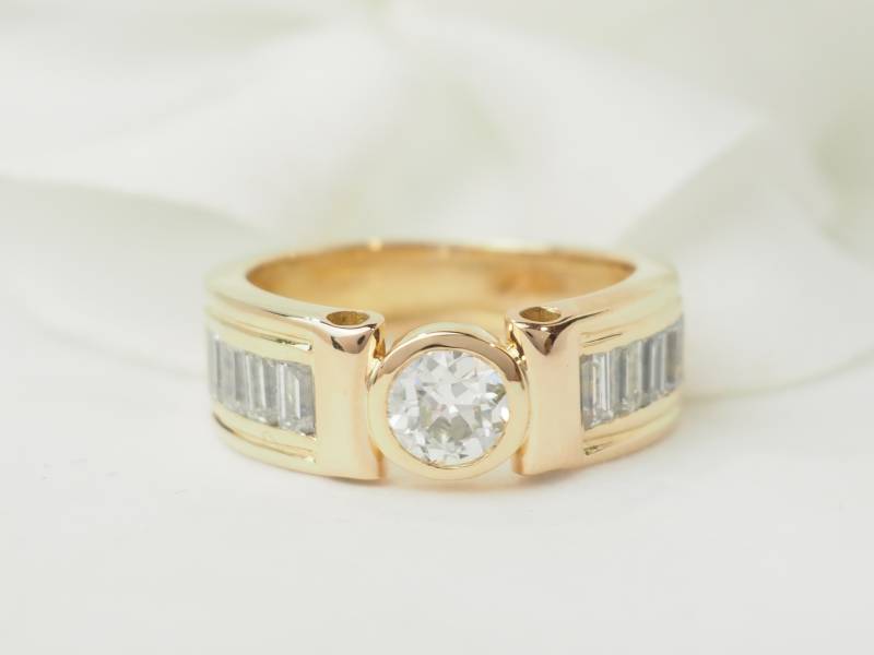 Bague solitaire en or jaune et diamants en vente près de l'Opéra à Marseille - rf 33599