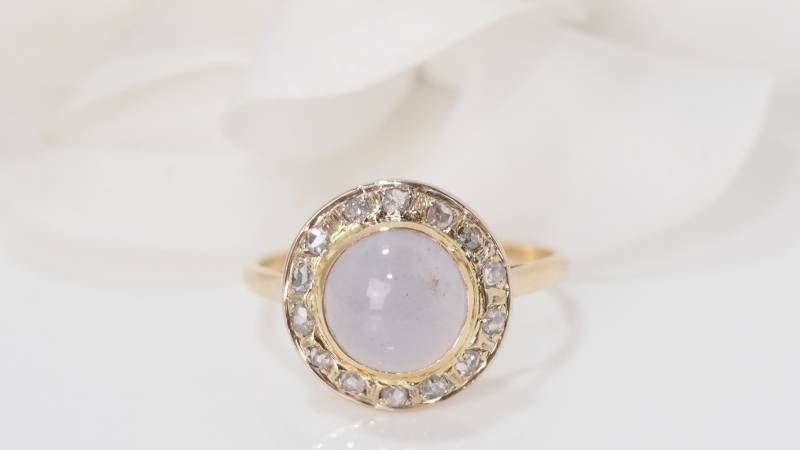 Bague en or jaune calcédoine et diamants