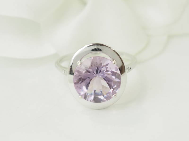 Bague Mauboussin en or blanc et amétyhste en vente à Marseille