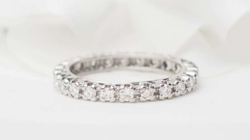 Alliance américaine en or blanc et diamants en vente à Marseille