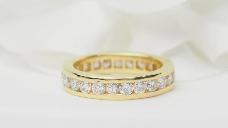 Bague alliance en or jaune et diamants en vente à Marseille