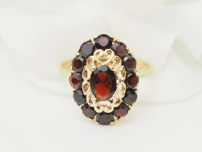 Bague vintage en or jaune et grenats en vente dans notre bijouterie à Marseille - rf 33647