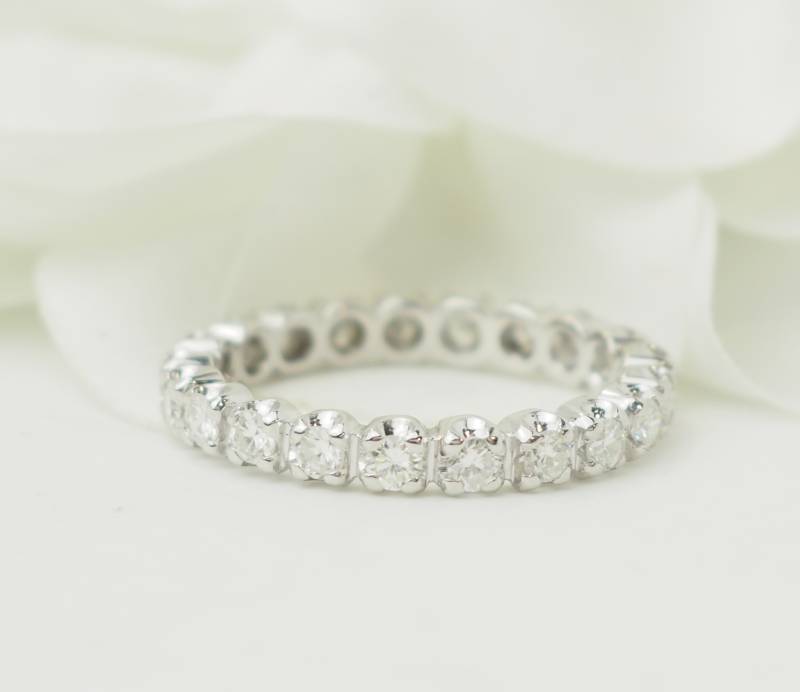 Bague alliance américaine en or blanc et diamants