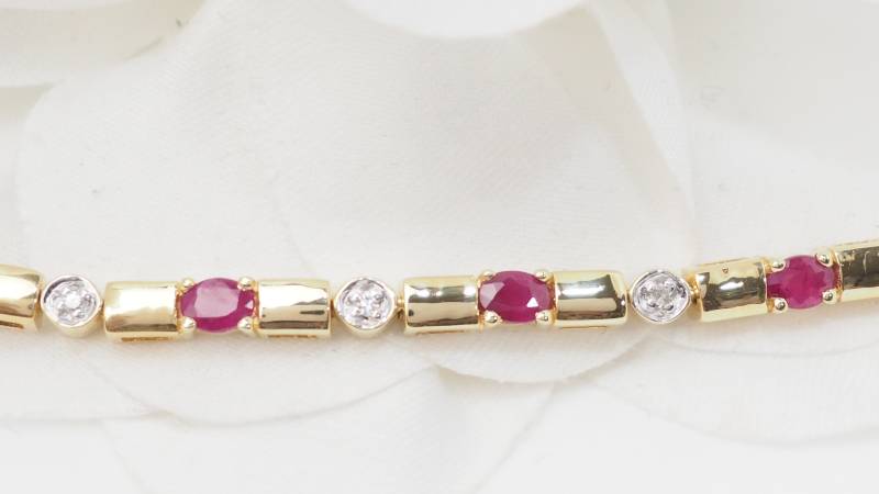 Bracelet vintage en or jaune, rubis et diamants - rf 32707