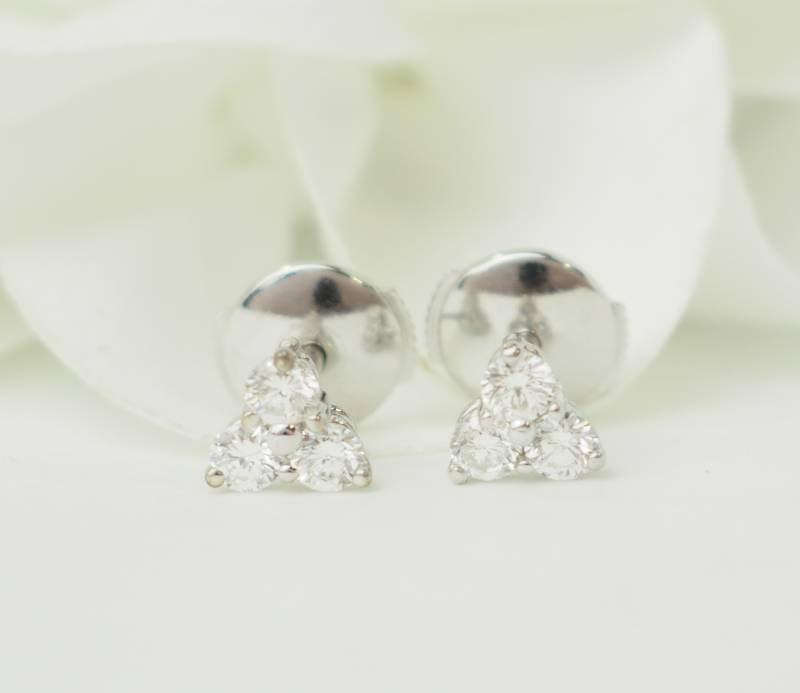 puces d’oreilles en diamants