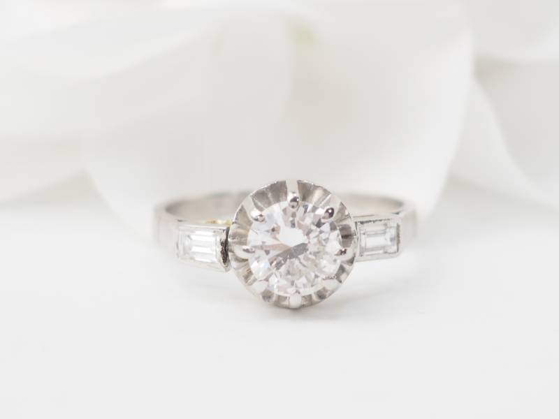 Bague solitaire en platine et diamant 1ct en vente à Marseille