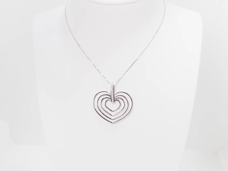 collier en or blanc pour la saint valentin à marseille