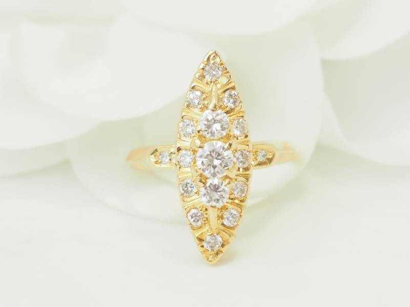 Bague marquise en or jaune et diamants en vente à Marseille