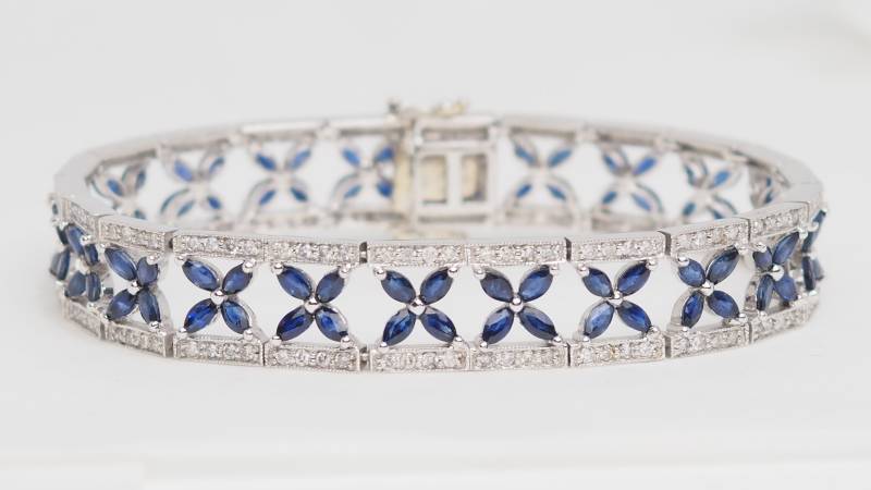 Bracelet ajouré en or blanc, saphirs et diamants - rf 32743