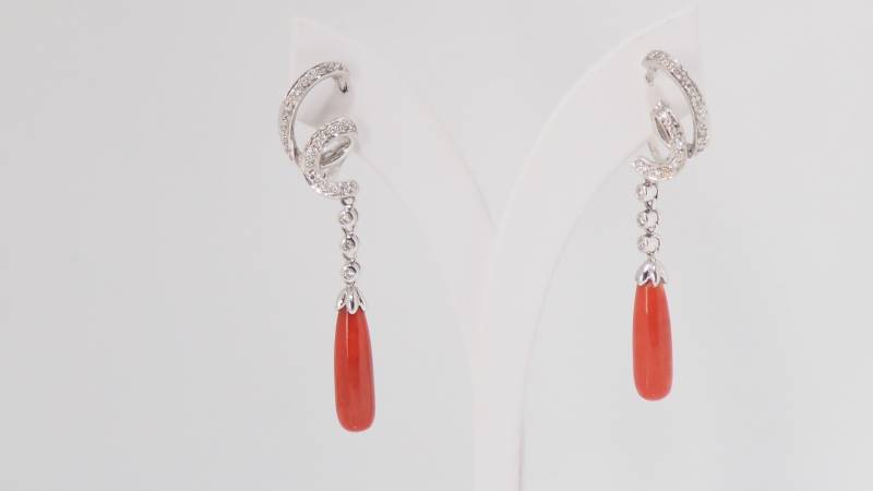 Boucles d'oreilles pendantes en or blanc et diamants en vente près de la canebière à Marseille