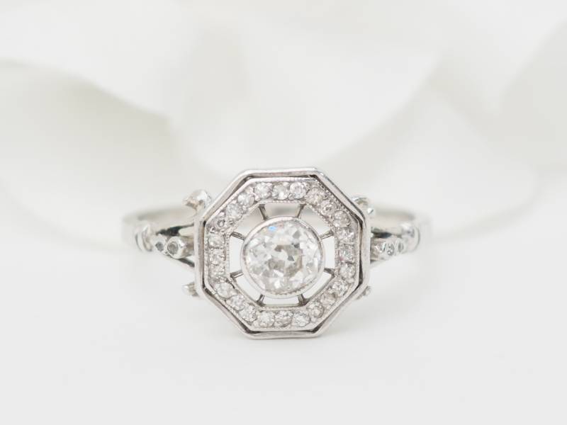 Bague ancienne en or blanc et diamants en vente près d'Aix en Provence