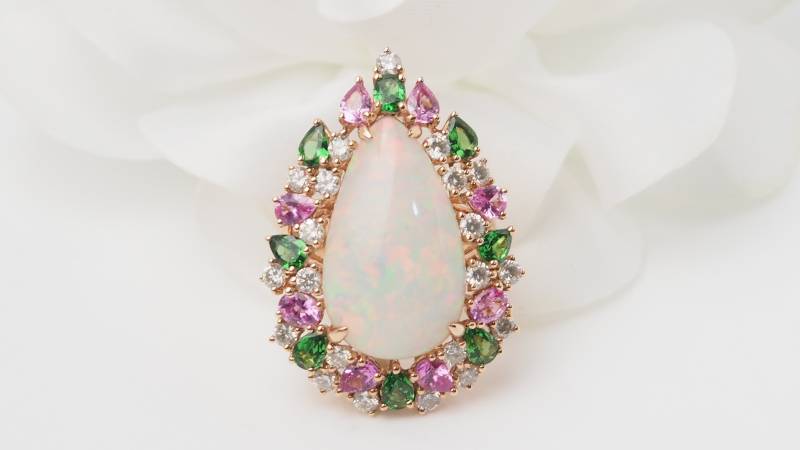 Bague COCKTAIL en or rose et cabochon d'opale de 7 cts