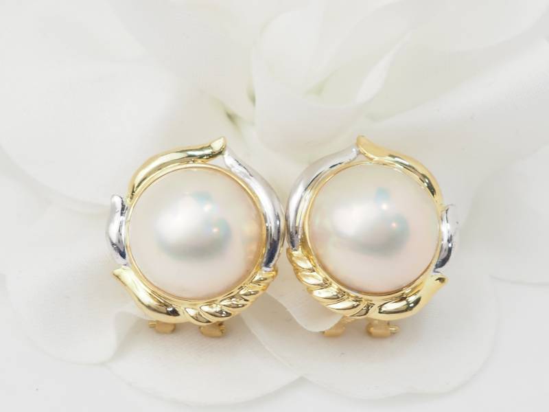 Boucles d'oreilles en or jaune et demi perle 