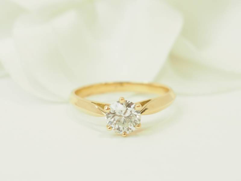 Diamant taille brillant certifié par le Laboratoire Français de Gemmologie.