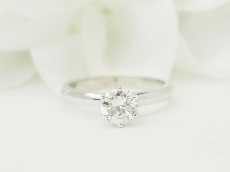 Solitaire or blanc et diamant brillant proche du carat – Joaillerie Marseille