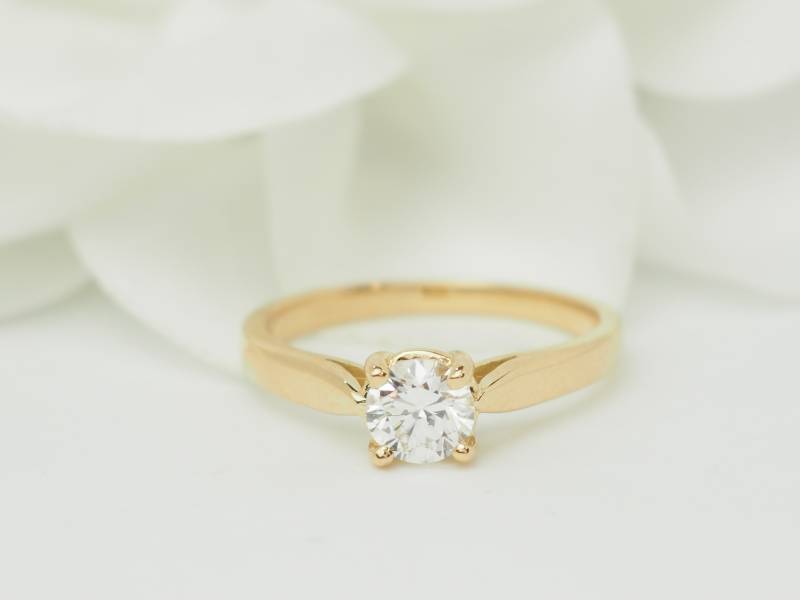 bague solitaire en or jaune et diamant naturel 0,52ct