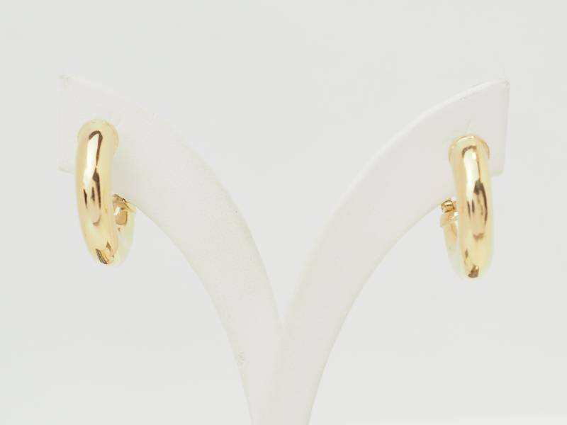 Créoles diamètre 23 mm à fermoir sécurisé.