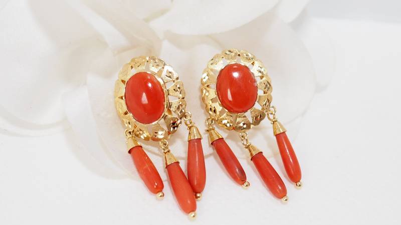 Boucles d'oreilles en or jaune et corail en vente dans notre bijouterie à Marseille - rf 32382
