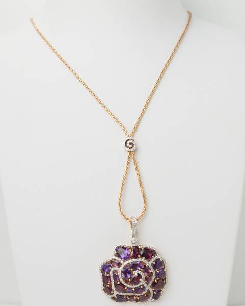 Idée cadeau collier en or rose, améthystes et diamants